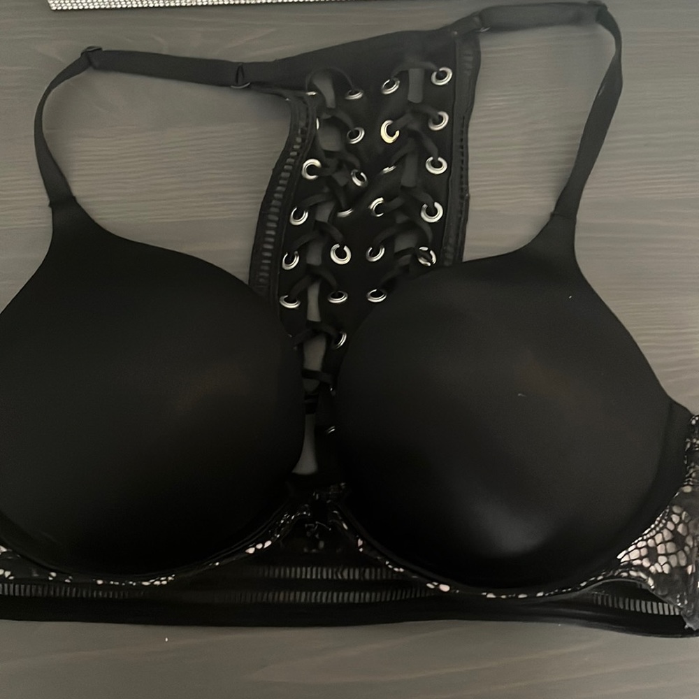 Victoria’s Secret bombshell size 36 B